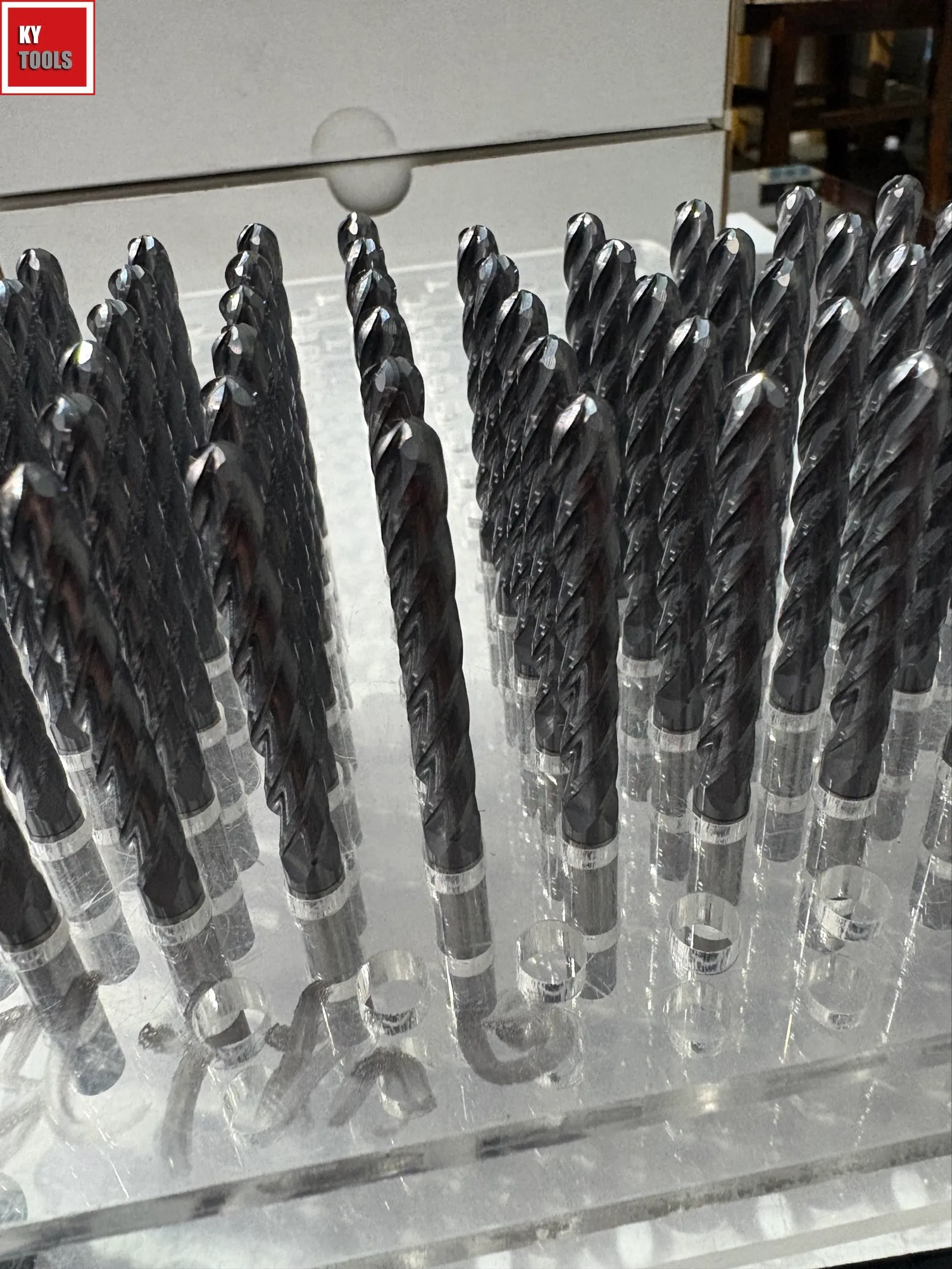 Single flute style carbide end mill for aluminum machining